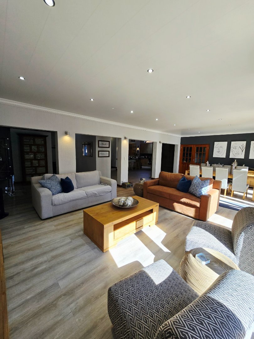 4 Bedroom Property for Sale in Flamwood North West